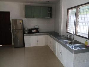 Hillside 3 Bedroom Vacation Home with Pool