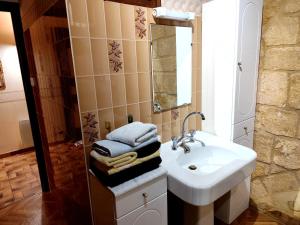 Maisons de vacances Demeure du XIIIe-XIVe s. dans la cite medievale. : photos des chambres