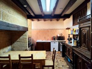 Maisons de vacances Demeure du XIIIe-XIVe s. dans la cite medievale. : photos des chambres
