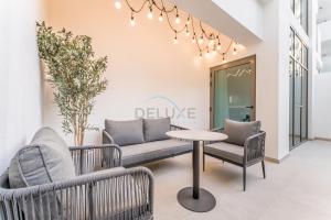 Modern Studio with Huge Balcony, Near Dubai Canal and Mins to Downtown Dubai, Fawad Azizi Residence, Al Jaddaf by Deluxe Holiday Homes