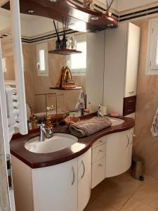 Maisons de vacances La maison de violette piscine et mer : photos des chambres