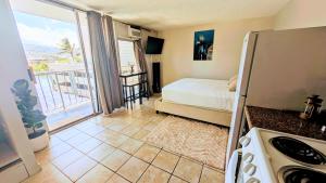 Waikiki Wind- Near Beach, Canal View with Lanai