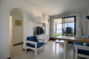 Charming Apartment with Terrace, Swimming pool and Sea views