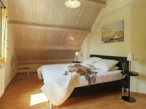 Rendeux Villa with Garden