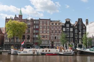 art deco houseboat on super location