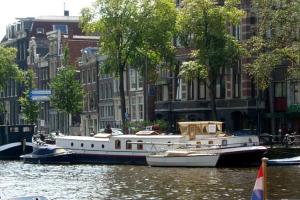 art deco houseboat on super location