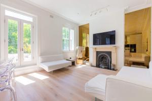 Knightsbridge 1BD Flat with Private Balcony