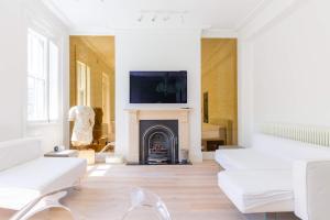 Knightsbridge 1BD Flat with Private Balcony