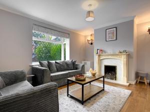 Pass the Keys Modern Comfortable Home with parking