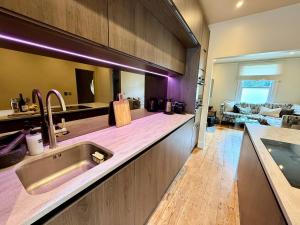 Ultra Modern Central City House