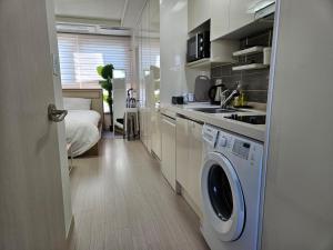 1-3507#Sinnonhyeon High-rise View #Garden View #Gangnam Station Line 2, Sinbundang Line #Sinnonhyeon Station Line 9 #Hotel Bedding #New Building