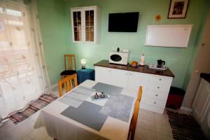 Large Terrace two blocks from the beach