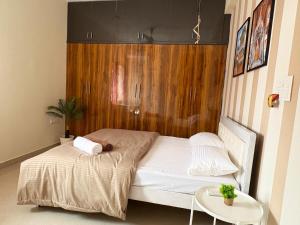 Yana 3Bhk Apartment WiFi AC Smart Tv Kitchen