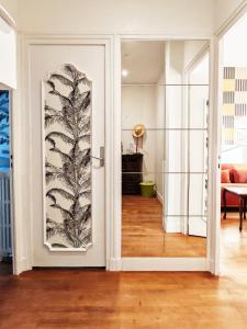 Maisons d'hotes 2 chambres - entree privee - gare & palais de conges a 5 min - self check-in : Chambre Quadruple avec Salle de Bains Privative