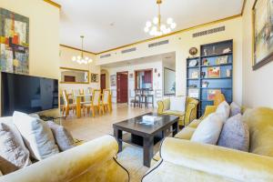 Ain Dubai & Sea Views 2BR Unit Close to Beach, Shams 4, Jumeirah Beach Residence by Deluxe Holiday Homes