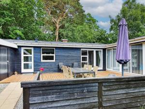 10 person holiday home in Hadsund