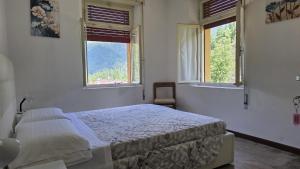 Standard Double Room with Shared Bathroom