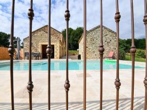 Maisons de vacances Family Retreat in Prats-du-Perigord : Maison de Vacances 3 Chambres 