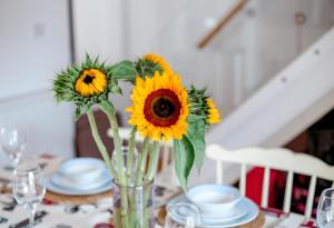 Perfect Booking Near Ramsgate Station And Beach