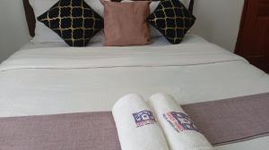 Serene Escape, Chic & Cozy Chess