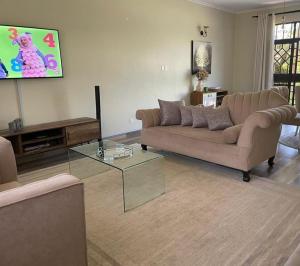 Home Haven- 3 Bedroom Apartment