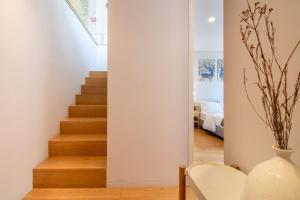 LovelyStay - Primrose 2BR Flat with Free Parking, AC and Balcony