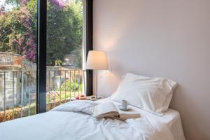 LovelyStay - Primrose 2BR Flat with Free Parking, AC and Balcony