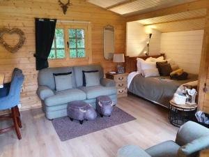 1-Bed Cabin 2 adults Wood Burning Hot Tub & Fire