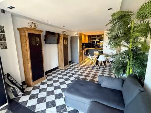 Moderno Estudio en resort Eurotennis frente al mar