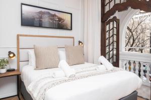 Stylish 1st-Floor Studio with Balcony in Cape Town