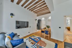 Urban Flat 98 - 4 Bedrooms Apartment center of Paris