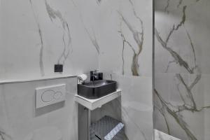 Urban Flat 98 - 4 Bedrooms Apartment center of Paris