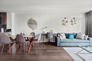 Modern 1Bd & Den Condo with Balcony Lillian St