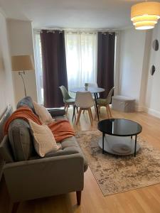 3-Bed ideal for Work Stays - 20 mins walk to center
