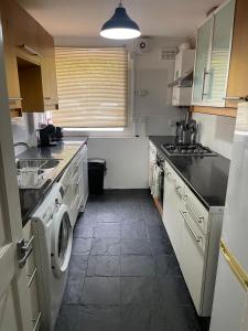 3-Bed ideal for Work Stays - 20 mins walk to center