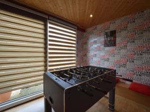 Cozy Chalet with Pond, Malmedy