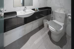 Spacious 4 Bedroom Apartment with Balcony in Business Bay
