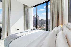 FAM Living Trillionaire Residences Premium Studio with Private Jacuzzi and Canal View
