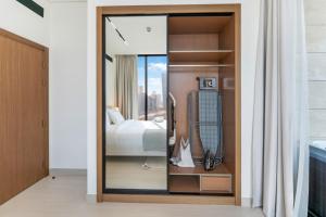 FAM Living Trillionaire Residences Premium Studio with Private Jacuzzi and Canal View
