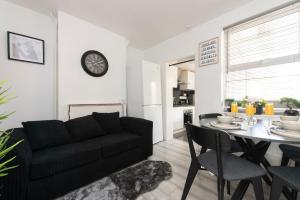 Comfort Meets Style, 4-Bedroom Home with All Essentials, Croydon, Sleeps 8! Contractor & Group Friendly! - Ubytování bez kategorie ve městě Thornton Heath
