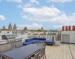 Stylish 3 bedroom in South Ken with great rooftop