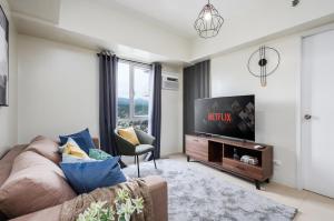 Furnished 1-Bedroom in Avida Towers Riala, Cebu IT Park with Fast WiFi, Netflix, Pool and More