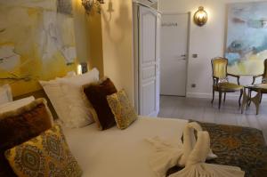 B&B / Chambres d'hotes La Maison des Augustins 4 stars Spa et Fitness : photos des chambres