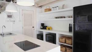 Vino Vibe by the artists Pool Cicada Speedy wifi