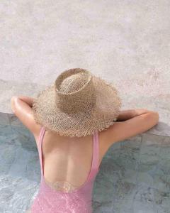 Vino Vibe by the artists Pool Cicada Speedy wifi