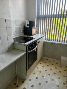 Tudors eSuites - Stratford Budget Friendly Apartments #676S