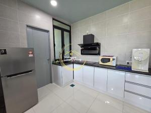 Kuching Homestay 8th Floor Mountain View