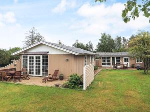 Bright Cottage by the Lagoon-By Traum