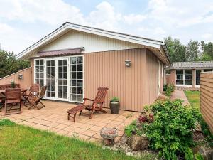 Bright Cottage by the Lagoon-By Traum