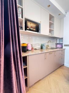 Pratum Pink&Blue Mikołajki - Apartament 2 Glamour z widokiem na jezioro